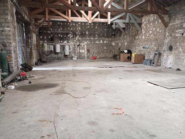 Entrepôt proche gare de Yerres