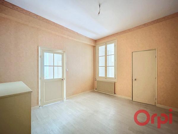 Maison à vendre    3 pièces •  Saint-Amand-Montrond