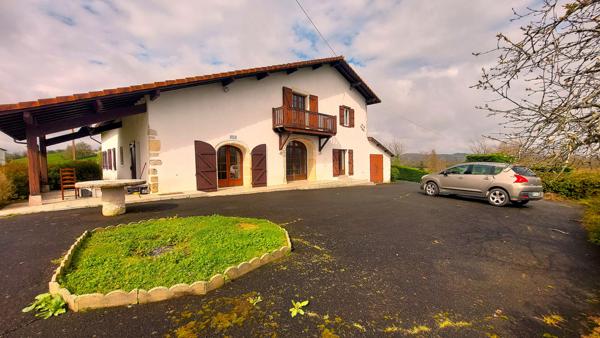Guiche (64520) Guiche - Maison ancienne en deux logements