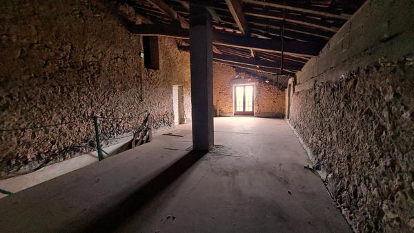 Guiche (64520) Guiche - Maison ancienne en deux logements