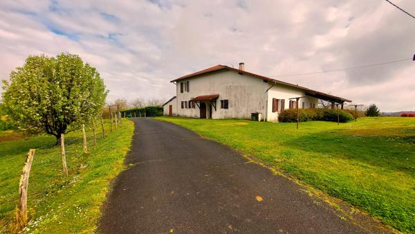 Guiche (64520) Guiche - Maison ancienne en deux logements