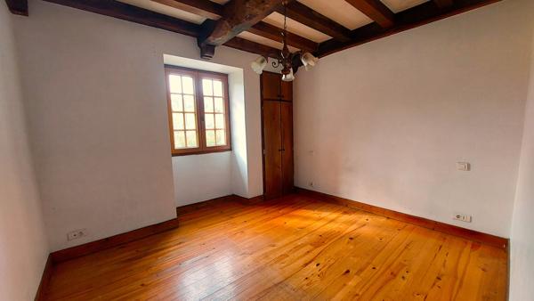 Guiche (64520) Guiche - Maison ancienne en deux logements