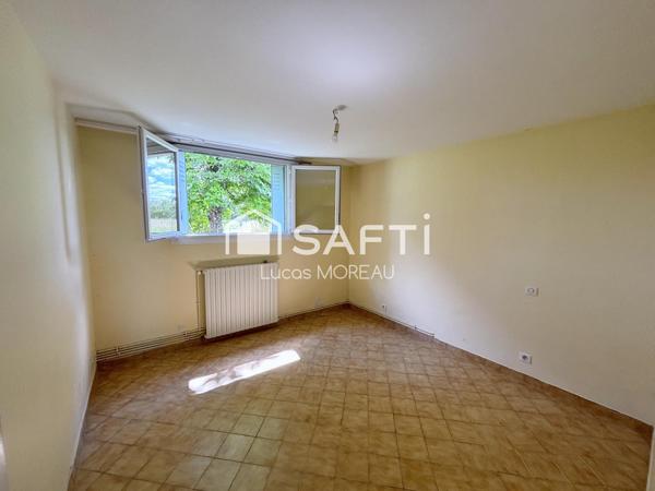 Maison de 180m2 avec garage et 2000m2 de jardin clôturé