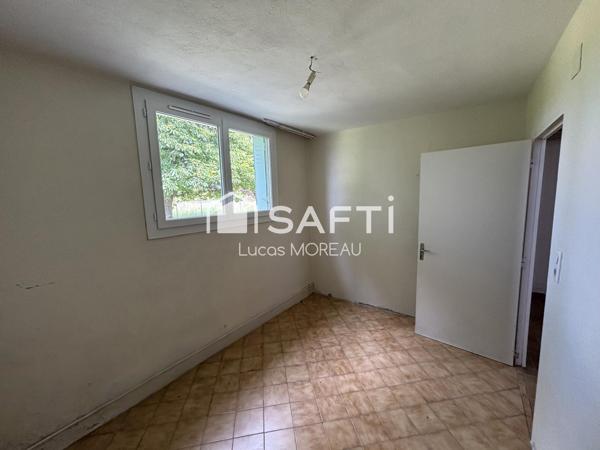 Maison de 180m2 avec garage et 2000m2 de jardin clôturé