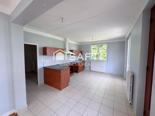 Maison de 180m2 avec garage et 2000m2 de jardin clôturé