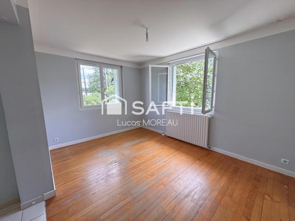 Maison de 180m2 avec garage et 2000m2 de jardin clôturé