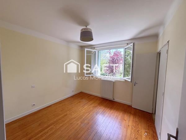 Maison de 180m2 avec garage et 2000m2 de jardin clôturé