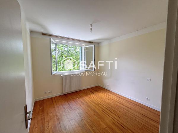 Maison de 180m2 avec garage et 2000m2 de jardin clôturé