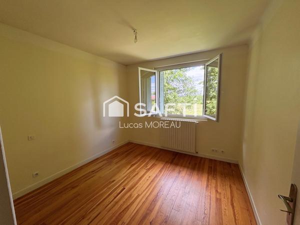 Maison de 180m2 avec garage et 2000m2 de jardin clôturé