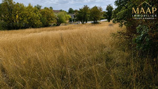 Terrain à bâtir de 1 950 m² – Lalbenque