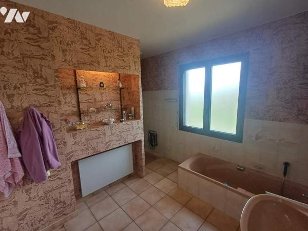 Maison sur sous sol Centre Montrond les Bains