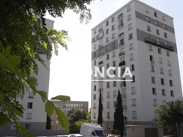 Location Appartement 3 pièces 60.3 m² - 4 RUE ARNAVIELLE Nimes 30900