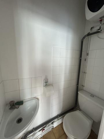 LOCAL Commerical ou professionnel 12.5m2 SAINTES (17100)