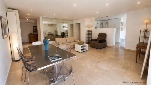 Appartement 3 pièces avec rooftop et deux box fermés SAINT TROPEZ (83)