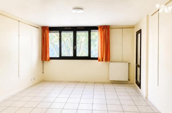 Appartement type T3 avec cave et garage privatif quartier de la Villette.