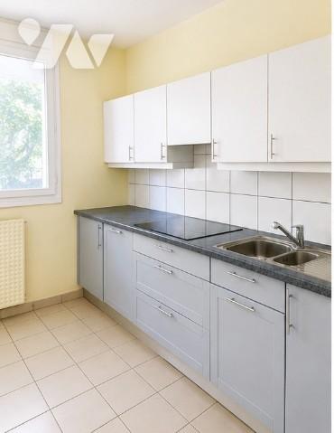 Appartement type T3 avec cave et garage privatif quartier de la Villette.