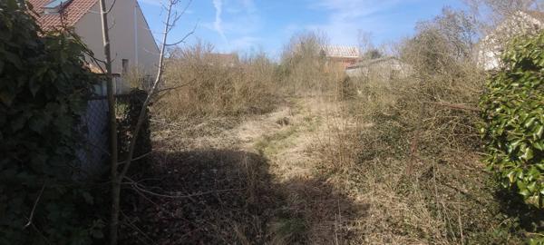 Terrain à bâtir à Épiais-Rhus, 726 m² disponible