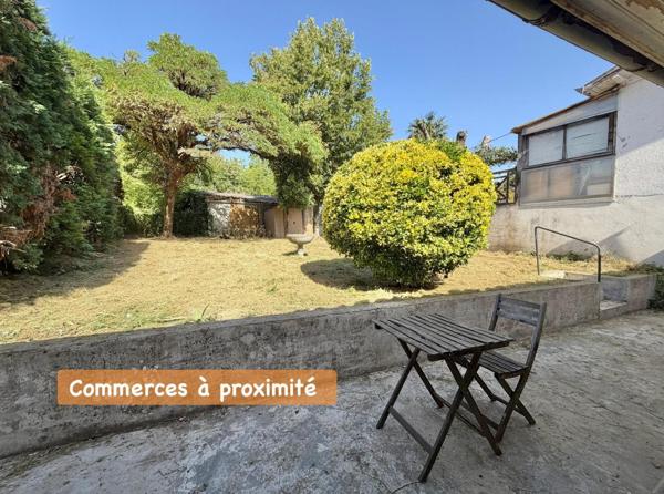 MAISON DE VILLE AVEC JARDIN PROCHE COMMERCES