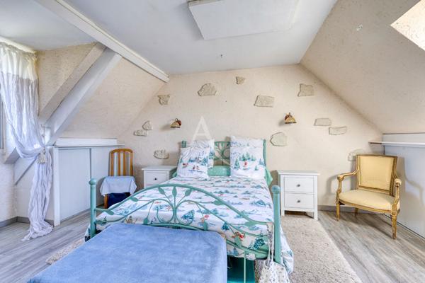 Maison familiale 5 chambres avec vie de plain-pied et beau jardin