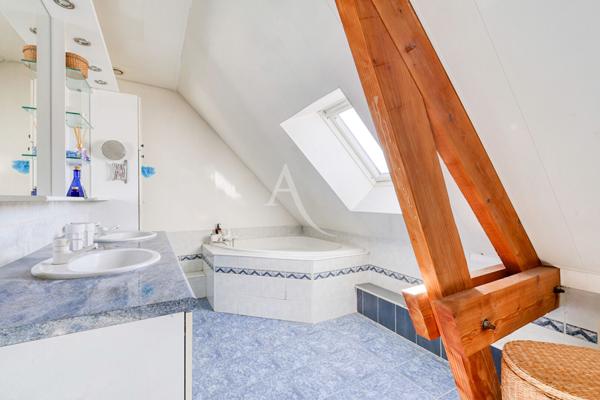 Maison familiale 5 chambres avec vie de plain-pied et beau jardin