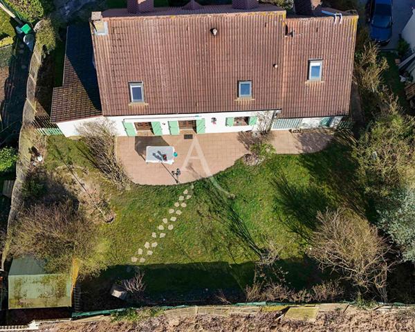 Maison familiale 5 chambres avec vie de plain-pied et beau jardin