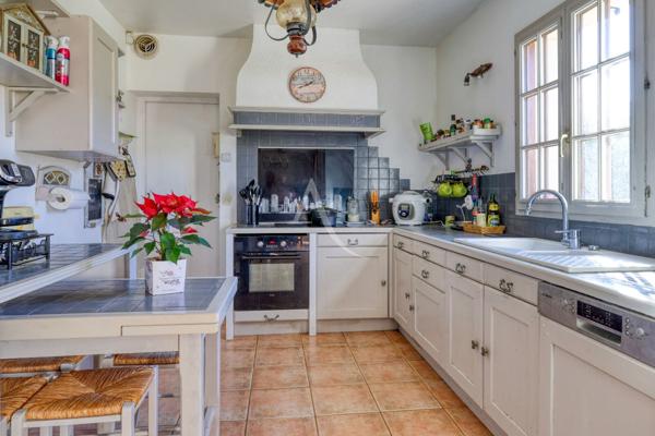 Maison familiale 5 chambres avec vie de plain-pied et beau jardin