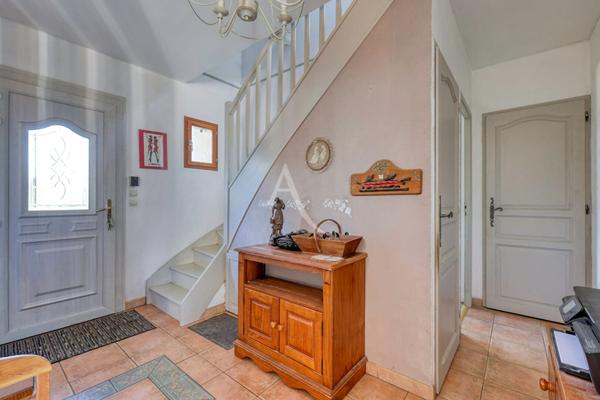 Maison familiale 5 chambres avec vie de plain-pied et beau jardin