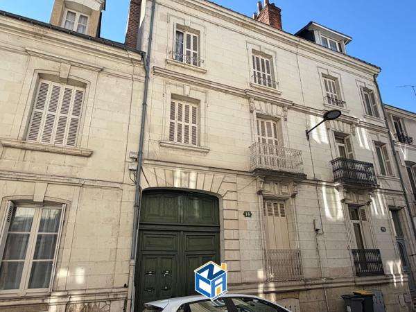 IMMEUBLE AVEC 3 APPARTEMENTS + MAISONNETTE + GRAND GARAGE INDÉPENDANT ET JARDIN