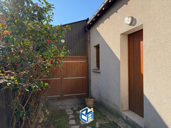IMMEUBLE AVEC 3 APPARTEMENTS + MAISONNETTE + GRAND GARAGE INDÉPENDANT ET JARDIN