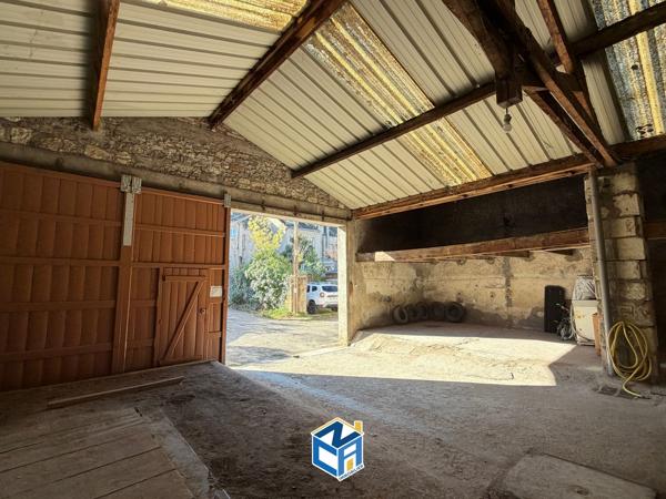 IMMEUBLE AVEC 3 APPARTEMENTS + MAISONNETTE + GRAND GARAGE INDÉPENDANT ET JARDIN