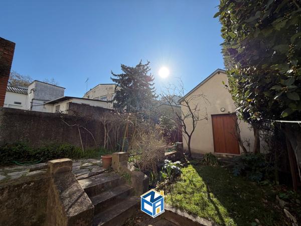 IMMEUBLE AVEC 3 APPARTEMENTS + MAISONNETTE + GRAND GARAGE INDÉPENDANT ET JARDIN
