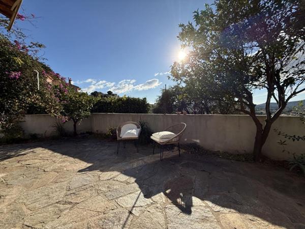 Appartement T2 avec un extérieur de 40m2 - LE LAVANDOU