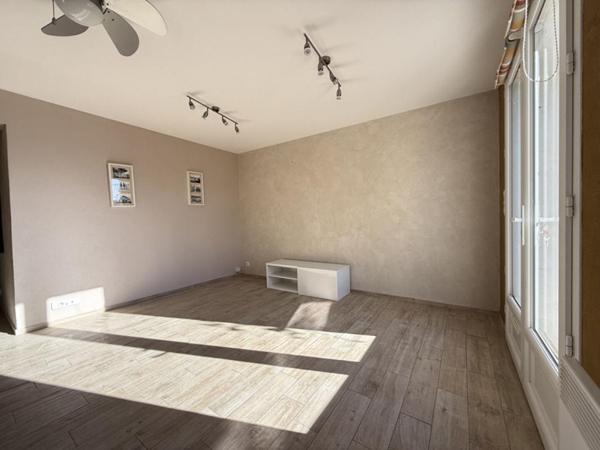 Appartement T2 avec un extérieur de 40m2 - LE LAVANDOU