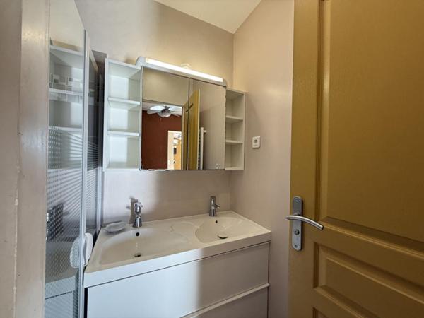 Appartement T2 avec un extérieur de 40m2 - LE LAVANDOU