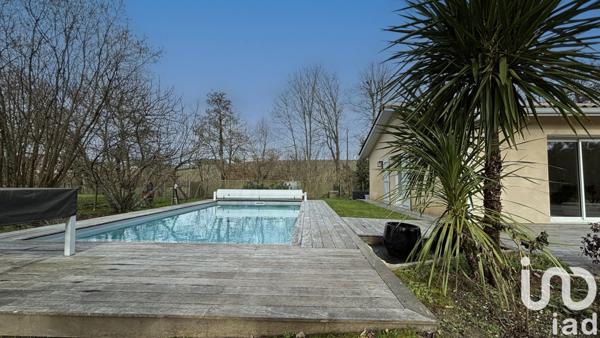 Maison 6 pièces de 163 m² à Bourg (33710)