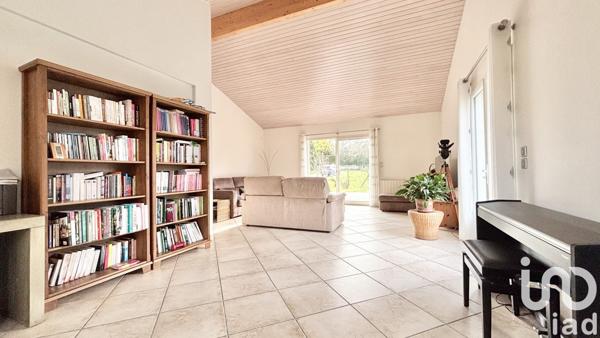 Maison 6 pièces de 163 m² à Bourg (33710)