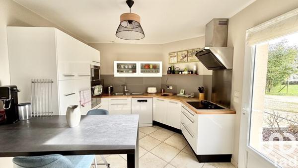 Maison 6 pièces de 163 m² à Bourg (33710)