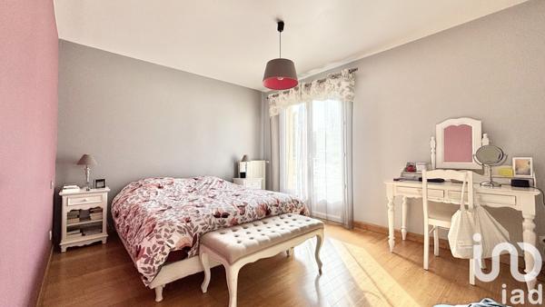 Maison 6 pièces de 163 m² à Bourg (33710)