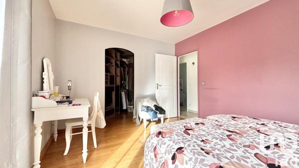 Maison 6 pièces de 163 m² à Bourg (33710)