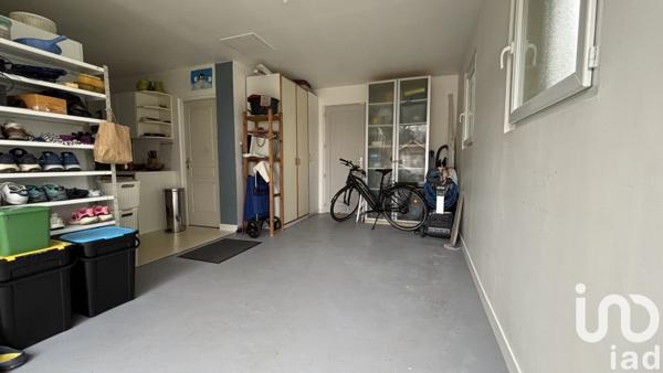 Maison 6 pièces de 163 m² à Bourg (33710)