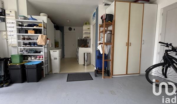 Maison 6 pièces de 163 m² à Bourg (33710)