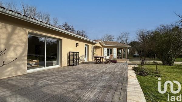 Maison 6 pièces de 163 m² à Bourg (33710)