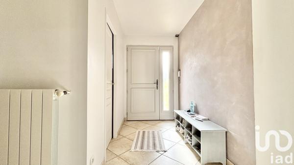 Maison 6 pièces de 163 m² à Bourg (33710)