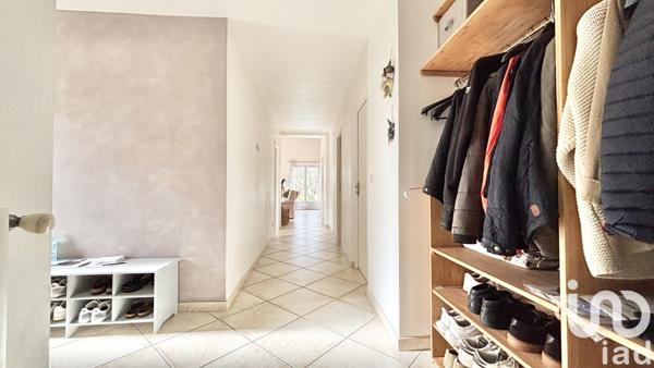 Maison 6 pièces de 163 m² à Bourg (33710)