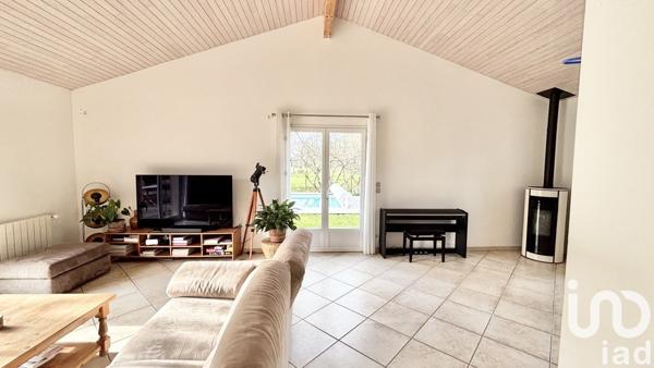 Maison 6 pièces de 163 m² à Bourg (33710)