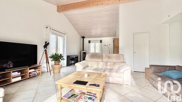 Maison 6 pièces de 163 m² à Bourg (33710)