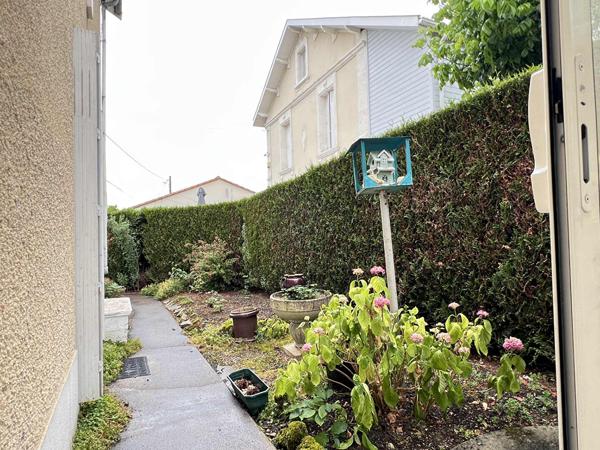 16160 GOND PONTOUVRE Maison de ville avec jardin à Gond Pontouvre