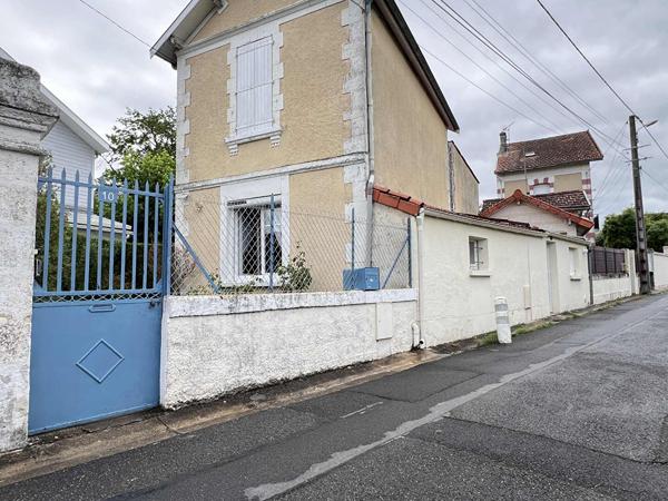 16160 GOND PONTOUVRE Maison de ville avec jardin à Gond Pontouvre
