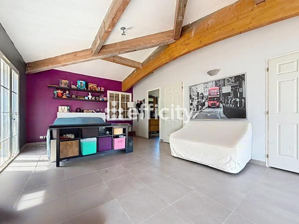 Maison
         6 pièces
        - 255 m² Bien prestige 1 490 000 € *