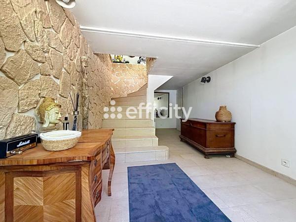 Maison
         6 pièces
        - 255 m² Bien prestige 1 490 000 € *